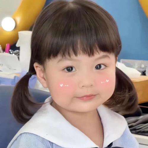 那个小孩的笑容，仿佛带着一种天真纯真的力量