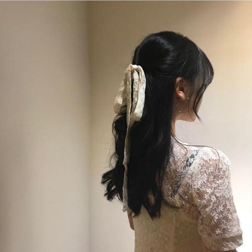 女生头像可爱清新有颜色比较成熟，给人一种温柔、甜美的感觉