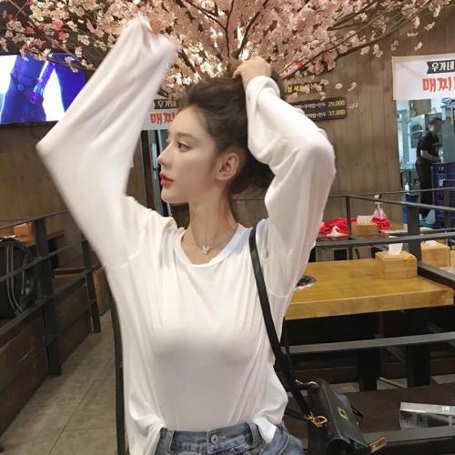 女生头像可爱清新有颜色比较成熟，给人一种温柔、甜美的感觉