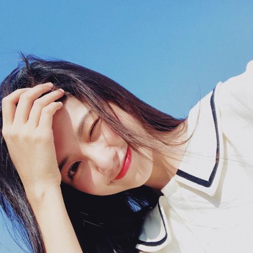 女生头像可爱清新有颜色比较成熟，给人一种温柔、甜美的感觉