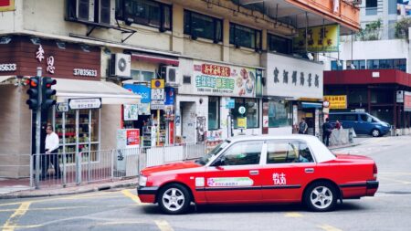 蔚来理想全对比：通往千亿美元的分岔路