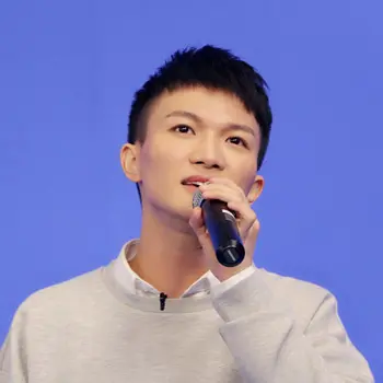 周深